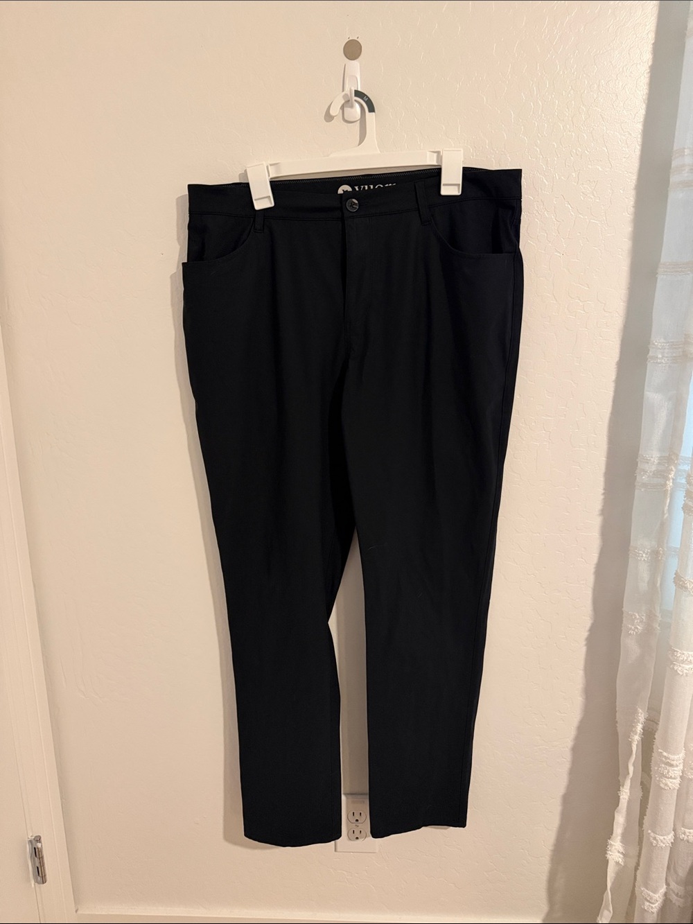 Vuori Black Men’s Pants - Slim Straight